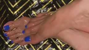 Melove sexy small feet with long toes with blue nail polish getting oiled