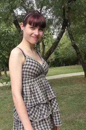 Cute 18 Year Luna Porno Casting