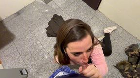 follada en bano publico, camarera se dejo follar