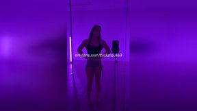 Barely Legal Girl Leaks Pussy While Streaming Workout on Twitch