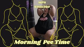 SSBBW Rachel in Her First Pee Clip MP4 640x360