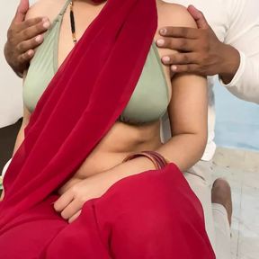 Saleman Ne Bhabhi ko Pataya aur Gora Hone ki Cream DIkha kar aur phir bhabhi ko seduce karke chod diya