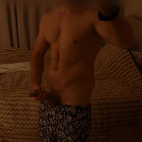 Fit guy couldn&#039;t resist jerking off in front of the mirror after visiting the pool