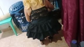 me follo a mi hermanastra de piernas grandes vestido corto y tangas rojas deliciosas