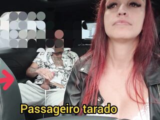 Motorista de APP safada dirige com peitos de fora!