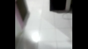 Gordinho tomando banho sensual