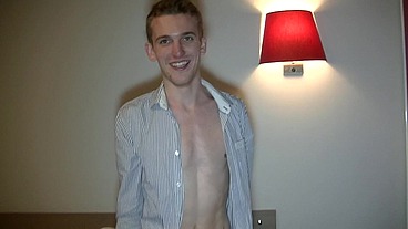 2209 Leo baisé par un beau blond de 22 ansLEO se fait baiser par un beau ...