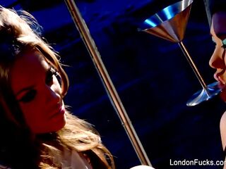 London Keyes and Nika Noire screw on a mirror