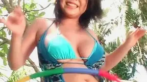 Modelo de Bikini Huna al Sol Esperando Rico Palo Duro
