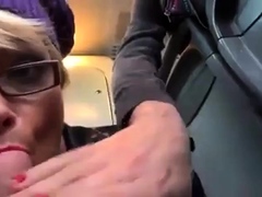 Deutsche Amateure geben Gruppen-Blowjob im Bus