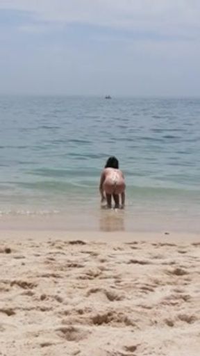 Tenn exhib in public beach portugal