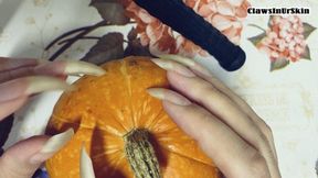 Scratching pumpkin