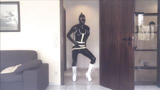 Dancing sissy in Fullbody Latexsuit