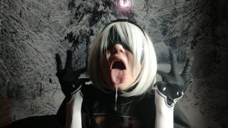 Cosplayerka 2B uwielbia ahegao