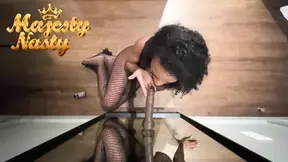 Blacked-out beauty teases with a tattooed snatch