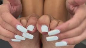 Worship my feet, NOW!