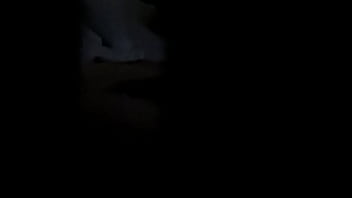Espiando a mi esposa cuando coge con otro yo escondido en el closet parte 1
