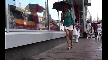 mais que se cache t'_il sous la jupe de cette bourgeoise