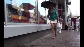 mais que se cache t'_il sous la jupe de cette bourgeoise