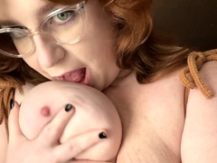 Big boob brunette masturbates on webcam