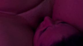 COROA GOSTOSA METEU A BUCETA NA CARA DA AMIGA MAIS NOVA E A GORDINHA SE DIVERTIU COM AS DUAS