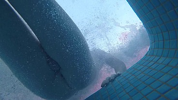 Amateur pale skin redhead guy with hot smooth bum caught playing underwater in a public jacuzzi with a twink and then exposing his hairless ass alone - FULL VERSION