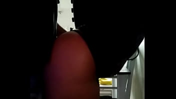 Priminho comendo a putinha casada e o corno deitado