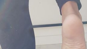 FRONTAL DEEP FOOT GAGGING FULL BODY'S WEIGHT