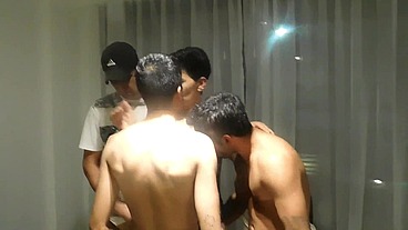 13 ESPOSA NINFOMANA, PSICOLOGA INVENTA TERAPIA DE GRUPO CON SUS DOS MARIDOS PARA PODER ENFIESTARSE A UN PACIENTE 13
