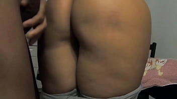 &iexcl_ME QUIERO FOLLAR EL GRAN CULO DE MI HERMANASTRA Nalgadas, frotando pero sin penetraci&oacute_n