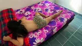 ENCUENTRO A MI CU&Ntilde_ADA PETITE FLACA DE 18 A&Ntilde_OS SOBRE SU CAMA Y LA PRENDO A VERGA SIN QUE NADIE SE ENTERE Y LE LLENO EL CULITGO DE SEMEN