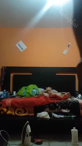 Se rompio la cama XD // We broke the bed.