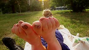 Girl With Sunglasses Serves Her Sensitive Soles In Front Of My Public Cam - Linda Blonde