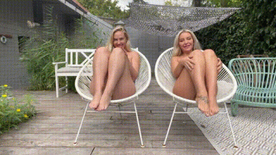 Two blondes mastrubating