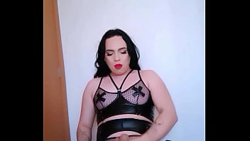 MorenaLovateli em strip tease com gozada farta de seu pauzao
