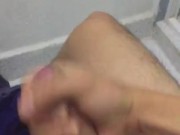 Masturbacion en baño publico