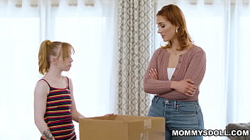 horny kiss sparks tribbing between MILF and stepdaughter