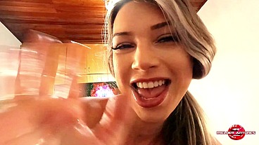 Melody Antunes muito tarada toca seu grelo grande rosado até gozar , chupa e senta gostoso no roludo / Parte 03