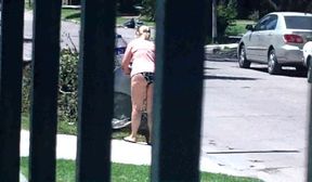 VOYEUR PATRICIA MILF SACA LA BASURA