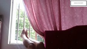 Brig_Sexi_Hot itches feet in window