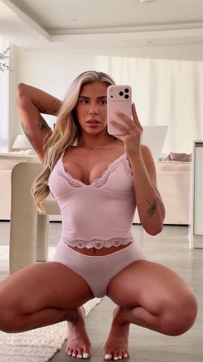 Teen amateur exposes her onlyfans content