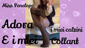 La tua crush ti costringe ad annusarle calze e collant - joi