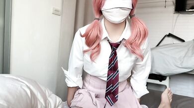 撕碎肥臀女的白丝袜，粉色嫩穴湿湿嗒嗒