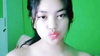 Film fétichiste d&#39;une salope asiatique amateur se faisant sodomiser