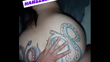 Gordita blanquita es follada en la sala de su casa sexo amateur