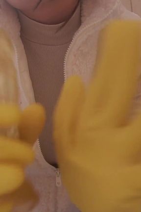 My Stepsister in Yellow Dishwashing Gloves Takes a Bath with a Dildo and Lots of White Foam and Soap