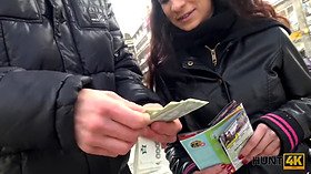 Hunt4k. cuckold observa cómo su girlfriend eyacula gracias al rico hijo de puta