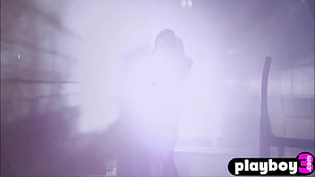 Big-titted solo babe Amanda Cerny shows off round booty