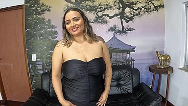 Gordinha mete o braço em dotado após anal intenso - Marcela Ferraz