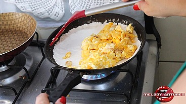 EGGS WITH BACON WITH MASTURBATION AND COME AT THE END! THE MOST TOP ACTRESS IN BRAZIL- MELODY ANTUTES -